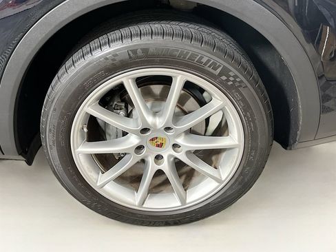 Used 2021 Porsche Cayenne S image 34