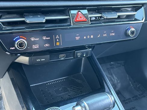 Certified 2023 Kia Niro EX image 26