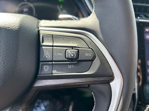 Used 2023 Jeep Grand Cherokee 4WD 4xe image 19
