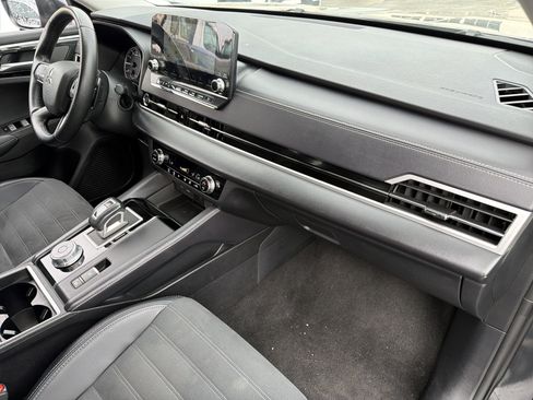 Used 2024 Mitsubishi Outlander SE FWD image 11