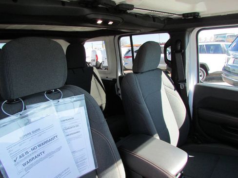 Used 2025 Jeep Wrangler Unlimited Sahara image 22