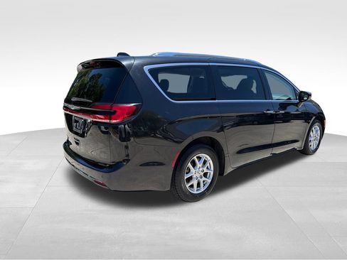 Used 2021 Chrysler Pacifica Touring-L FWD image 7