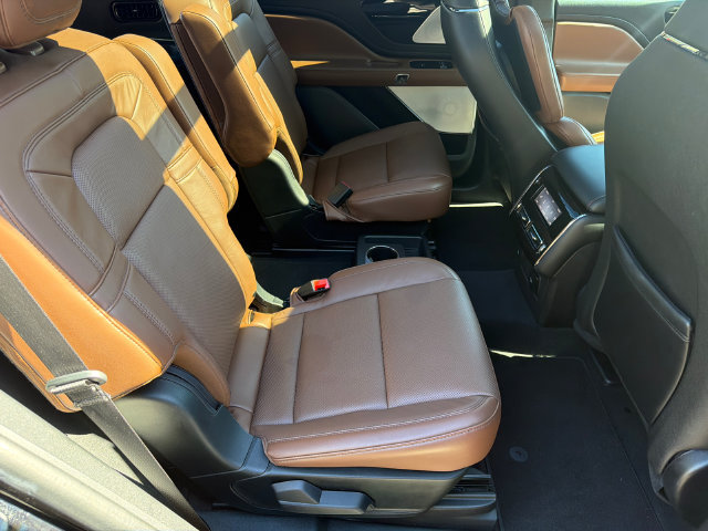 Used 2024 Lincoln Aviator Reserve w/ Equipment Group 201A AWD/4WD image 17