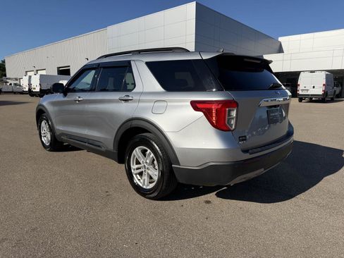Used 2024 Ford Explorer XLT w/ Equipment Group 202A RWD image 4