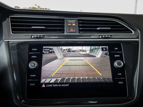 Certified 2024 Volkswagen Tiguan SE FWD image 43
