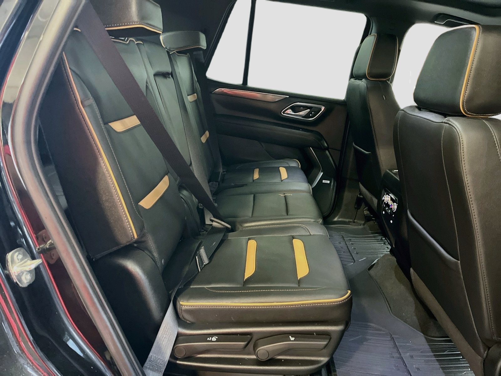 Used 2024 GMC Yukon AT4 AWD/4WD image 30