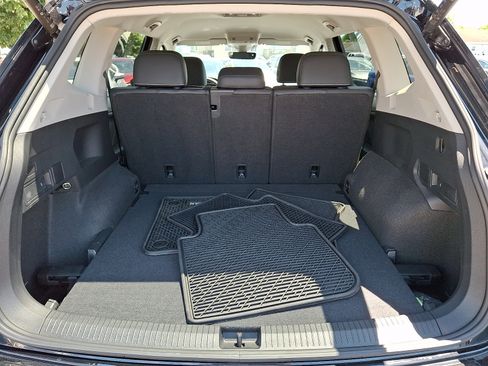 Used 2024 Volkswagen Tiguan SE AWD/4WD image 27