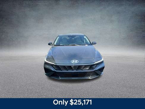 New 2025 Hyundai Elantra Limited FWD image 5