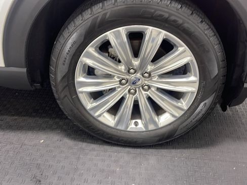 Used 2020 Ford Explorer Limited w/ Class III Trailer Tow Package AWD/4WD image 24