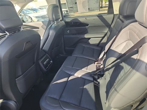 New 2026 Lincoln Nautilus Reserve image 18