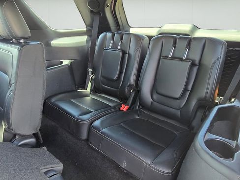 Used 2017 Ford Explorer Limited w/ Equipment Group 301A AWD/4WD image 13