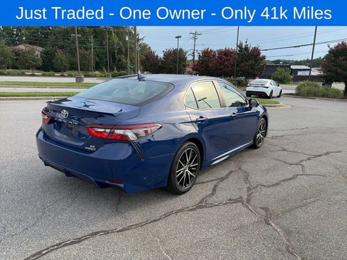 Used 2023 Toyota Camry SE FWD image 5