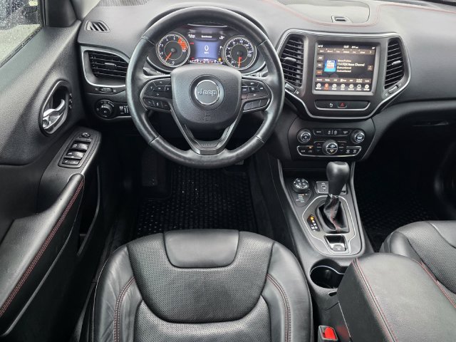 Used 2019 Jeep Cherokee Trailhawk AWD/4WD image 11