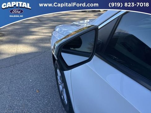 Used 2023 GMC Terrain SLT w/ Tech Package image 12