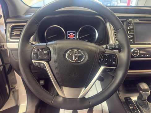 Used 2016 Toyota Highlander Limited Platinum AWD/4WD image 18