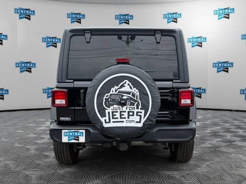 Used 2022 Jeep Wrangler Unlimited Sport AWD/4WD image 4