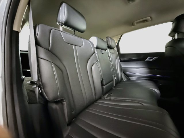 Used 2026 Genesis GV80 2.5T RWD image 26