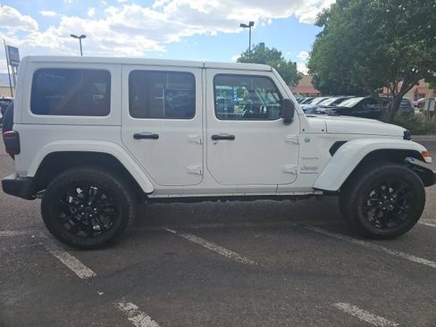 Used 2024 Jeep Wrangler Unlimited Sahara AWD/4WD image 4