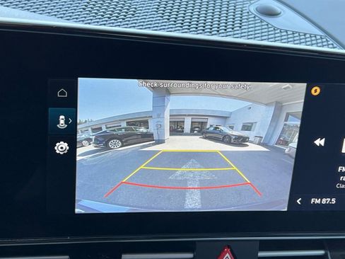 New 2025 Hyundai Elantra Limited image 17