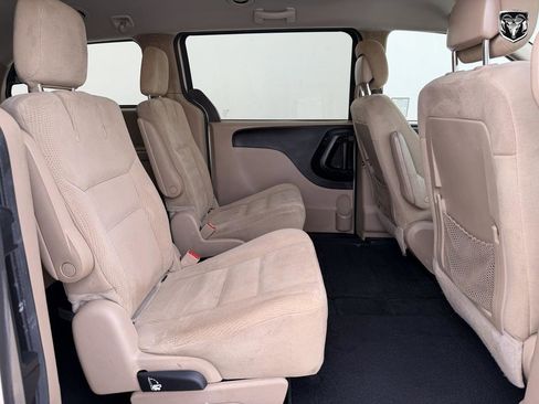 Used 2016 Dodge Grand Caravan SXT FWD image 14