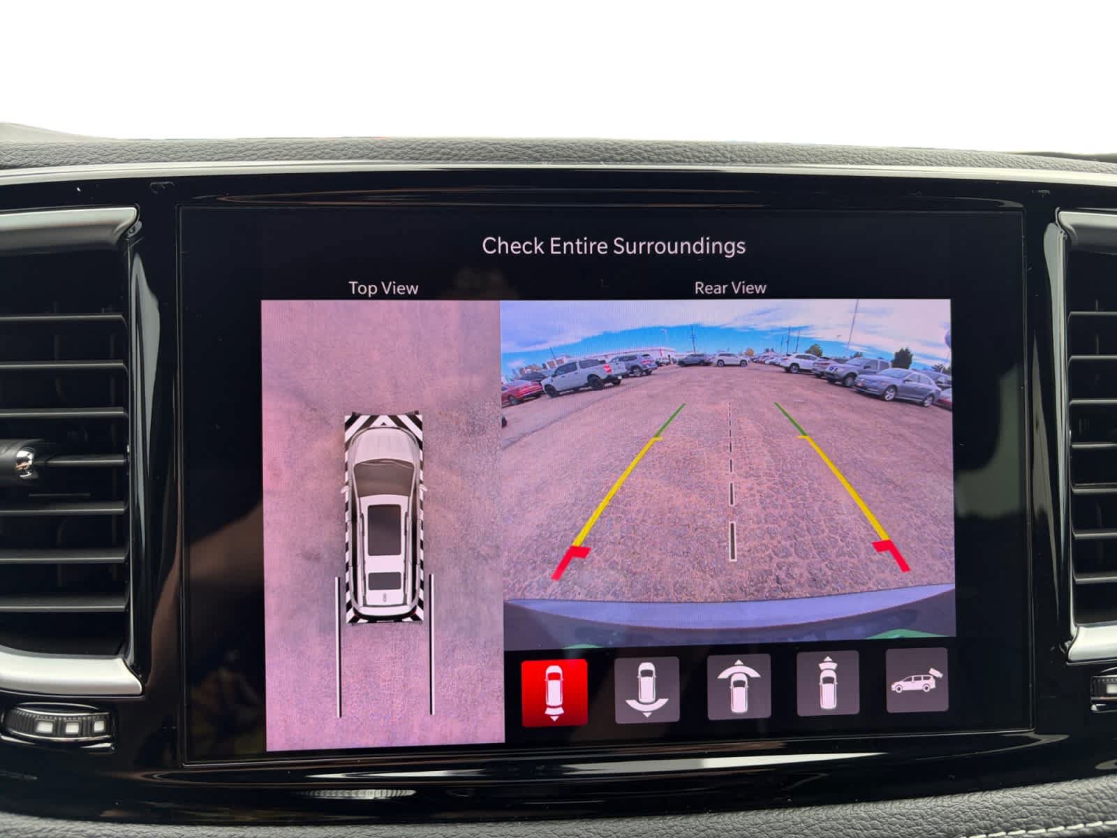 Used 2023 Chrysler Pacifica Limited w/ Uconnect Theater Family Group FWD image 27