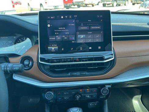 Used 2024 Jeep Compass Limited image 15