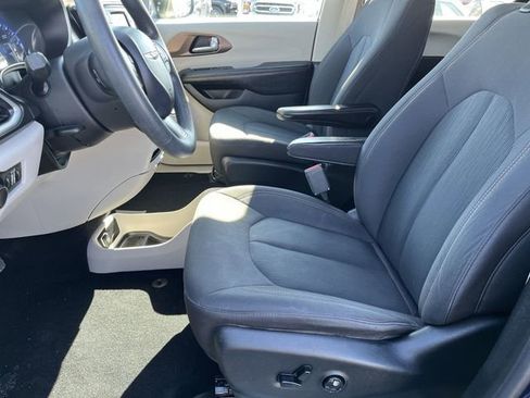 Used 2017 Chrysler Pacifica LX image 15