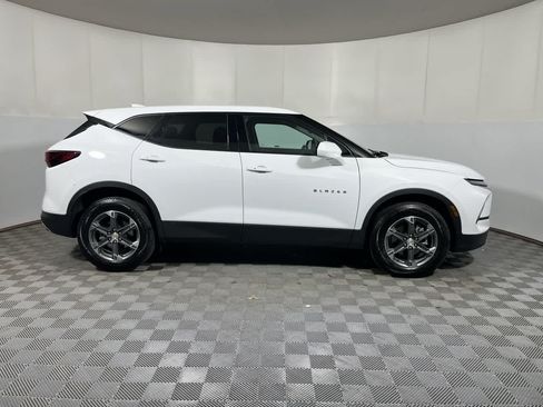 Used 2022 Chevrolet Equinox Premier w/ LPO, Floor Liner Package AWD/4WD image 9