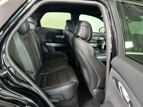 Used 2024 Genesis GV70 3.5T Sport image 27