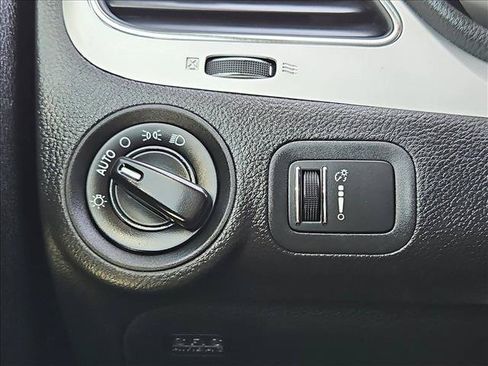 Used 2020 Dodge Journey SE FWD image 17