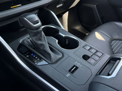 Used 2024 Toyota Highlander XSE image 19
