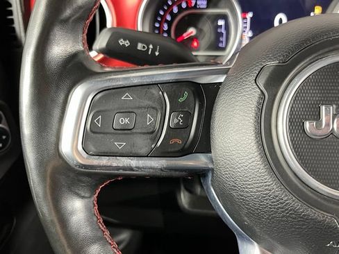Used 2021 Jeep Gladiator Rubicon AWD/4WD image 16