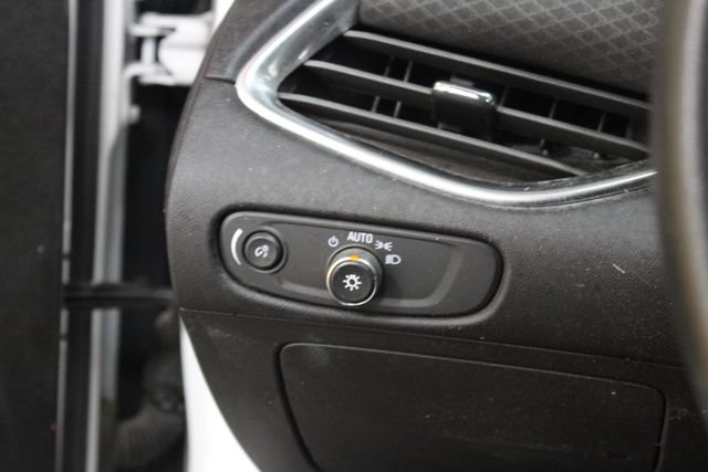 Used 2019 Chevrolet Malibu LT w/ LT True North Edition FWD image 14