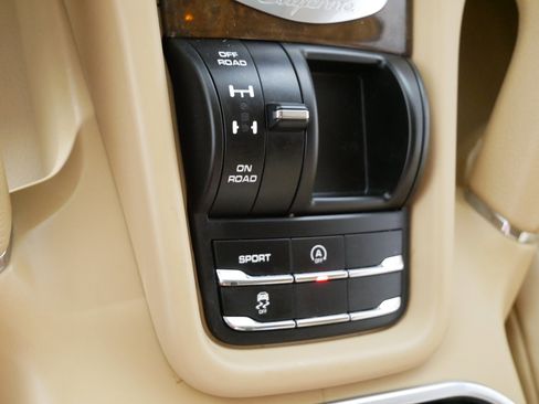 Used 2014 Porsche Cayenne AWD/4WD image 30