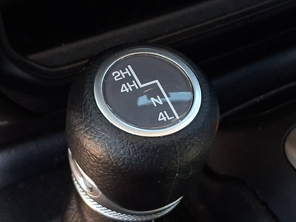 Used 2025 Jeep Wrangler Unlimited Sahara AWD/4WD image 27