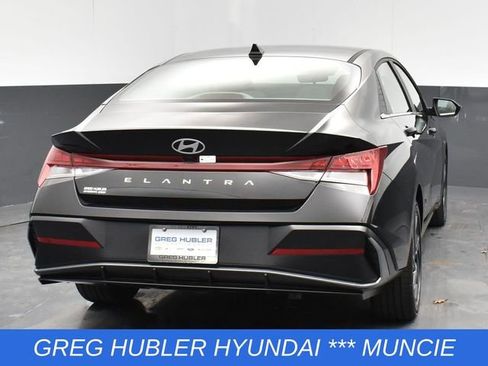 Used 2025 Hyundai Elantra SEL FWD image 8