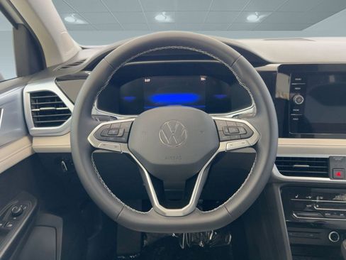 New 2026 Volkswagen Taos SE image 17
