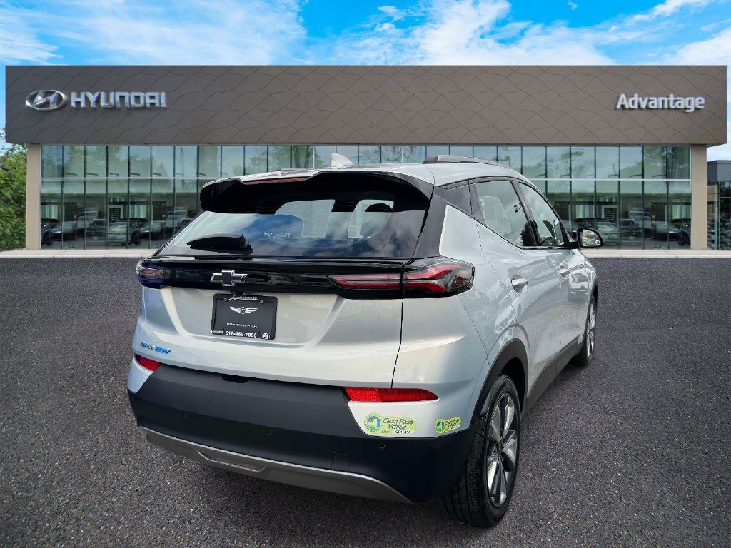 Used 2023 Chevrolet Bolt EUV LT w/ Convenience Package FWD image 7