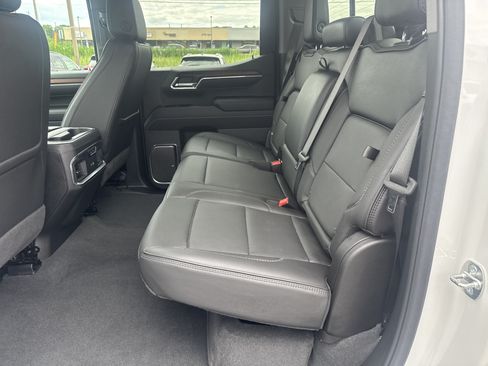 Used 2024 GMC Sierra 1500 Denali w/ Technology Package AWD/4WD image 11