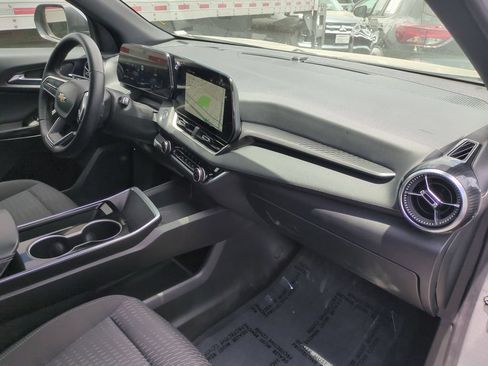 Used 2025 Chevrolet Equinox LT AWD/4WD image 29