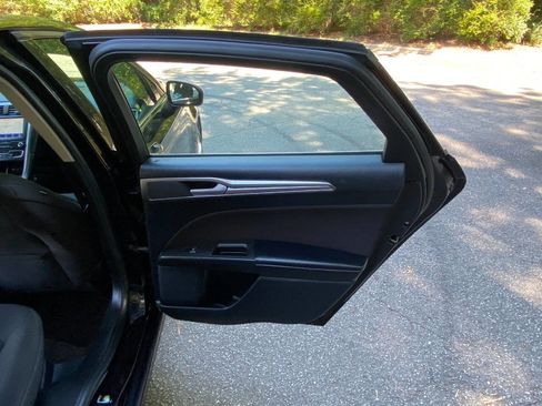 Used 2020 Ford Fusion SE FWD image 36