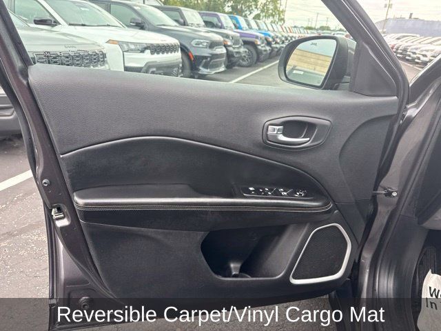 Used 2019 Jeep Compass Latitude w/ Cold Weather Group AWD/4WD image 11