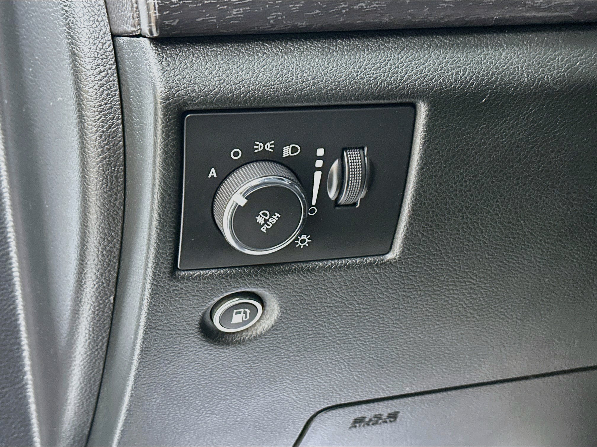 Used 2014 Jeep Grand Cherokee Altitude AWD/4WD image 10