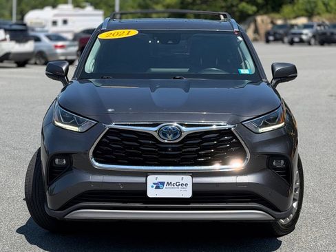 Used 2021 Toyota Highlander Platinum AWD/4WD image 2
