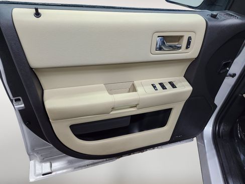 Used 2019 Ford Flex SE FWD image 23