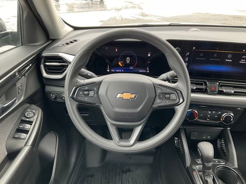 Used 2025 Chevrolet TrailBlazer LT AWD/4WD image 4