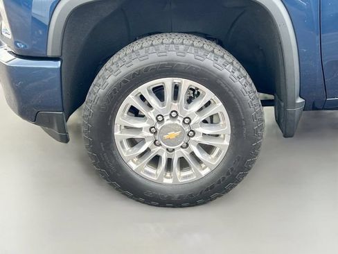 Used 2022 Chevrolet Silverado 2500 High Country w/ Z71 Off-Road Package AWD/4WD image 11