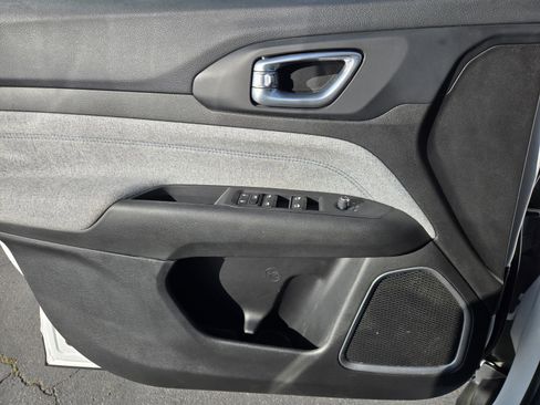 Used 2024 Jeep Compass Latitude image 20