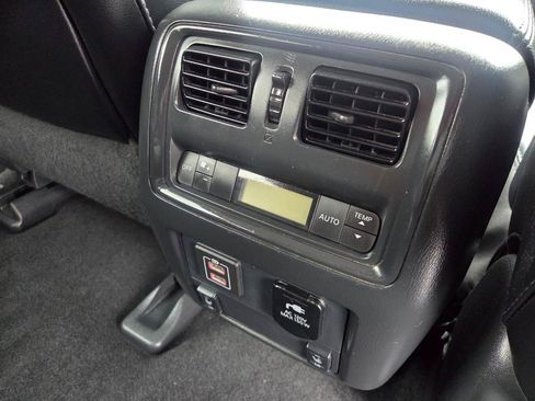 Used 2018 Nissan Pathfinder SL FWD image 22