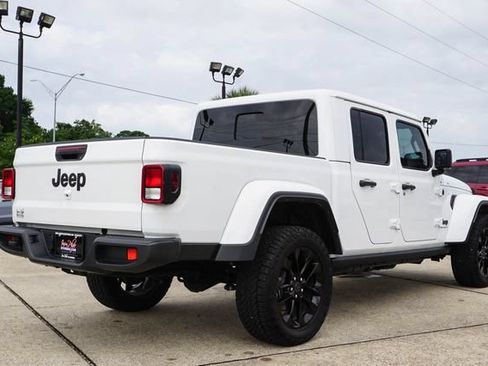 Used 2025 Jeep Gladiator Sport AWD/4WD image 5